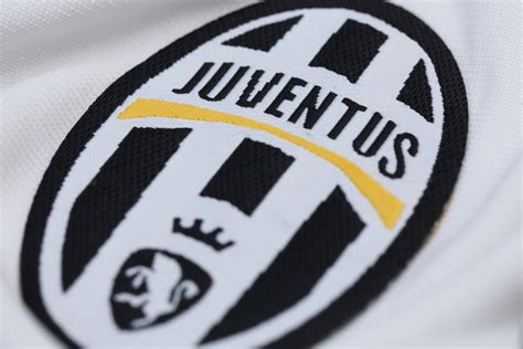 Juventus, or juve, is an icon of european football. Fans sind außer sich: Juventus Turin ändert eigenes Logo ...