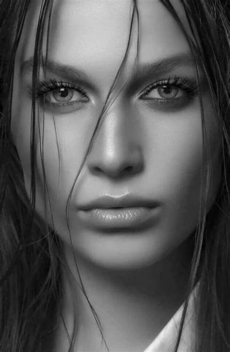 Pin By Sidrewood On Woman Portrait Photography Women Black And White