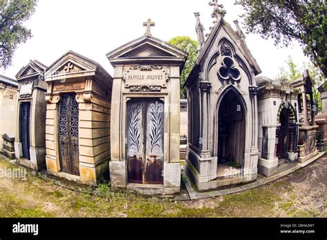 Grave Sites At Pere Lachaise Cemetery Paris France Stock Photo Alamy