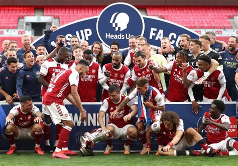 Superb Dressing Room Shot As Mikel Arteta And Players Celebrate Fa Cup Win