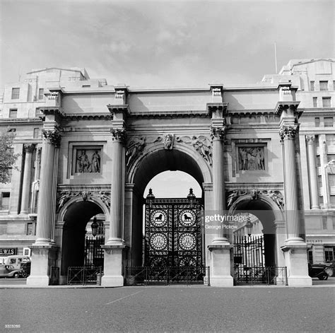 The Triumphal Arch Built By John Nash In 1827 Was The Entrance To