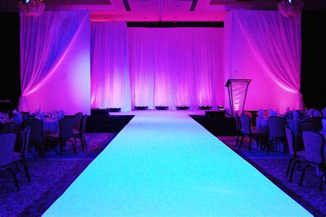 Runway To Glow All White Ignore Stage Backdrop In This Picture Diy