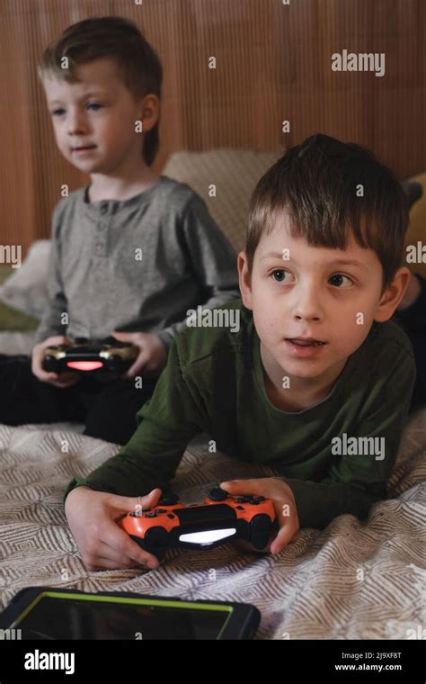 Wireless Video Game Kids Hi Res Stock Photography And Images Alamy