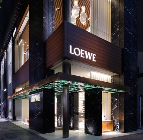 All purchases made at loewe.com will be gift wrapped in our signature packaging. Loewe, accessoires, prêt-à-porter - Mode & Maroquinerie - LVMH