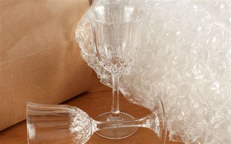 5 Steps For Packing Glass In Bubble Wrap The Packaging Company