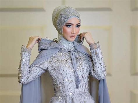 Aplikasi ini di buat sesimple mungkin agar mudah untuk di gunakan. Banyak Hijabers Pilih Gaun Pengantin Syar'i Saat Menikah ...