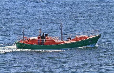 Le Vieux Canot De Sauvetage Patron François Morin Reprend La Mer Mer