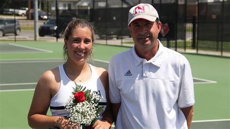 Gomar Wins Her Final Match At The Oakland Tennis Center On Senior Day