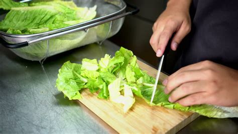 How To Cut Head Of Lettuce There Are Two Methods For Storing Your