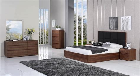 To get the modern look for your bedroom, you need to get beds and furniture that have clean lines, and an uncluttered style. Extravagant Quality Luxury Bedroom Furniture San Diego ...