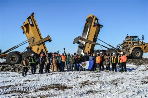 Crews Connect Inuvik To Tuktoyaktuk Highway In The Middle Cbc News