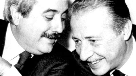 Minuto Di Silenzio E Lenzuolo Bianco In Memoria Di Giovanni Falcone E