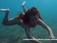 Julia Is Swimming Underwater Nude In The Sea Porno Casero Gratis