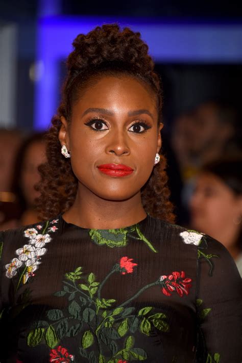 Issa Rae Rocks The Hair And Makeup We Want Cute Natural Hairstyles
