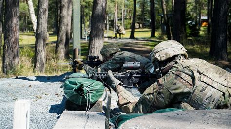 2nd Cavalry Regiment Soldiers Conduct M4 Weapon Qualification