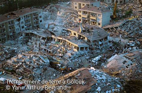 Un tremblement de terre de magnitude 7,8 a été enregistré le 21 juillet à 22 h 12, heure locale et si le manteau de notre terre n'était pas aussi homogène que l'imaginent les chercheurs ? Tremblement de terre à Gölcük
