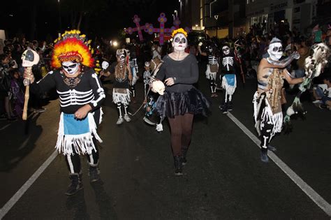 Celebran A Los Muertos Con Desfile Querétaro