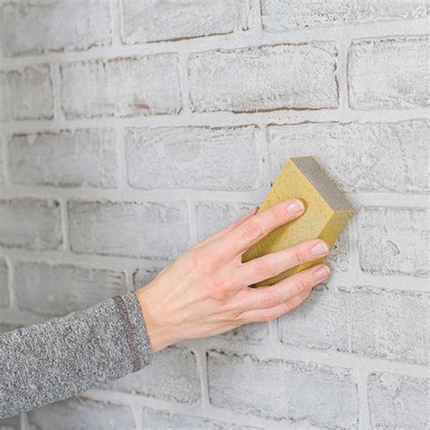 De meest voorkomende buitenmuren zijn van baksteen of zijn gestuct. Buitenmuur schilderen: optimaal bestand tegen zon en regen