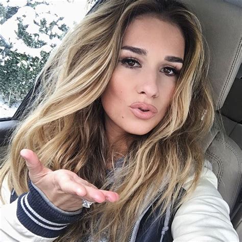 Oh and viv mouth full of cinnamon roll photobombing us is pretty funny too haha. Jessie James Decker | Brunette balayage hair, Balayage hair