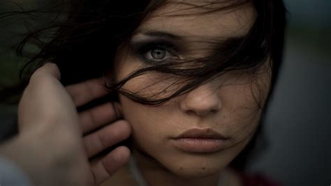 Masaüstü Yüz Kadınlar Model Portre Esmer Gözlük Fotoğraf Rüzgar Ağız Burun Duygu