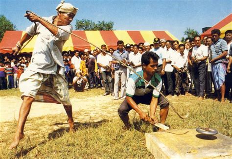 Tahukah anda bahawa permainan tradisional di malaysia sudah wujud sejak zaman nenek moyang kita.permainan tradisional juga dikenali sebagai permainan rakyat. GASING | Permainan Tradisional Di Malaysia