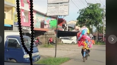 Viral Kisah Penjual Balon Di Pontianak Lulusan S2 Dan Sudah Naik Haji