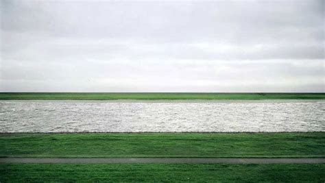 Rhein 2 By Andreas Gursky Andreas Gursky História Da Fotografia Nova Iorque