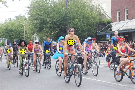 Fremont Solstice Festival Where Naked People Ride Bicycles At Seattle