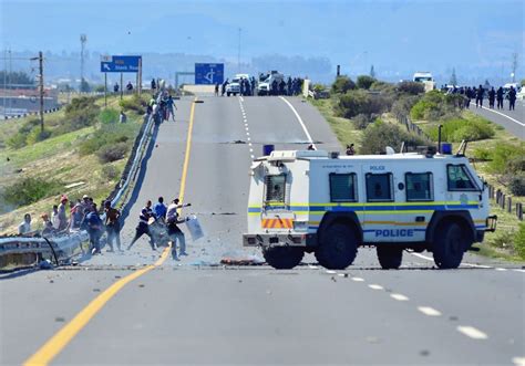Cape Town Cops Have Hands Full With Public Violence And Looting Several Arrested News24