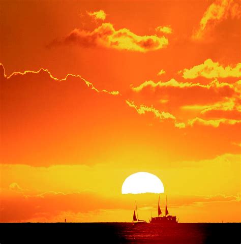무료 이미지 수평선 구름 태양 해돋이 일몰 햇빛 새벽 분위기 배 황혼 저녁 잔광 바다에서 일출 아침에