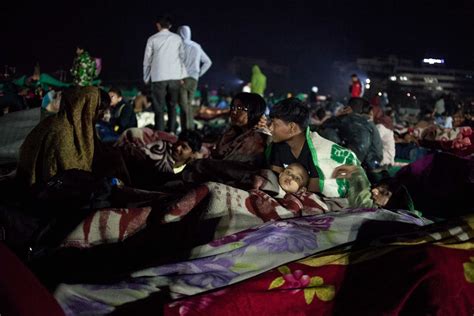Nepal Earthquake Cremations Of Victims Begin Amid Aftershocks Photos