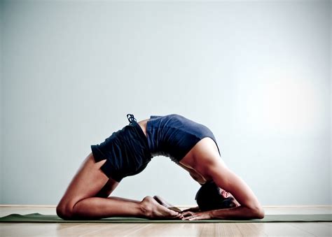 The term is now commonly used to refer to any physical hatha yoga posture, found in all styles of yoga practice, such as vinyasa, ashtanga, restorative and bikram. Qué son asanas - posturas de yoga