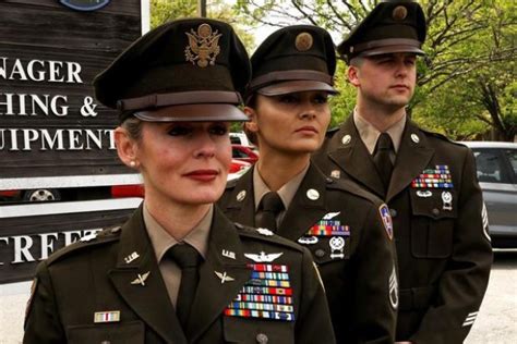 Drill Sergeants To Start Receiving Army Greens This Month Article