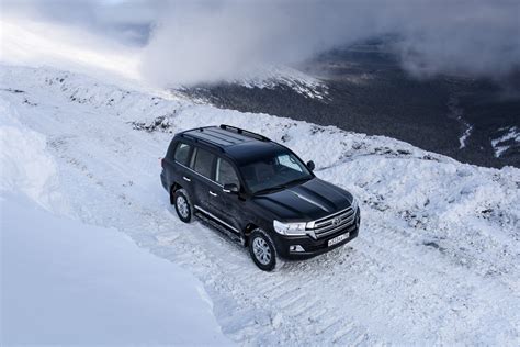 Toyota начала поставки дилерам Land Cruiser J300 2021