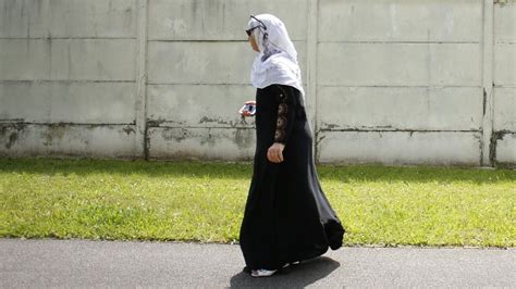 Frankreich: „Kleiderpolizei“ - Abaya-Verbot spaltet Schulen - nrz.de