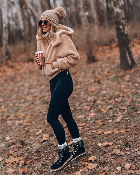 30 Cute Hiking Outfit Ideas You Need To Copy Camping Outfit Fall