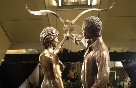 Inspiration for the statue comes from diana and dodi's last few days together spent holidaying in the mediterranean, a statement issued by harrods said. Princess Diana and Dodi Al Fayed's Statue to Move From Harrods - WWD
