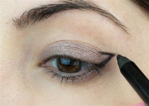 How To Create A Simple Cat Eye Look Using Pencil Eyeliner Jessoshii