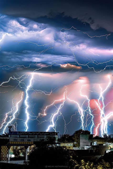Captured Insane Lightning Storm35 Images Stacked In 8secs Exposure