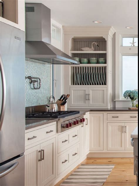 Cape cod homes have a lot of similarities to the more traditional american colonial homes being built at the same time in colonies farther south. Cape Cod kitchen (With images) | Cape cod kitchen, Kitchen ...