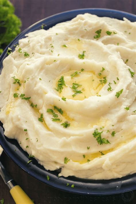 A fancy dish, at first sight, these delicious recipes are so easy to make and doesn't require a lot of money. Delicious Creamy Mashed Potatoes Recipes