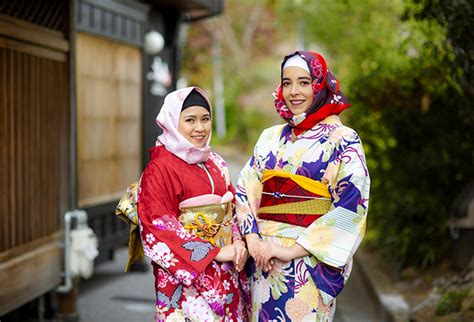 着物に合う和柄ヒジャブ登場 京都、奈良 ムスリム観光客にレンタル じゃかるた新聞