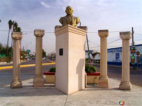 Monumento A Benito Juárez En Miguel Alemán Tamaulipas México
