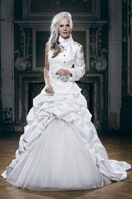 Desigerin lucardis feist hat zu ihrem, ganz eigenen stil gefunden. Leyla - extravagante Brautkleider | Brautmode, Brautkleid ...