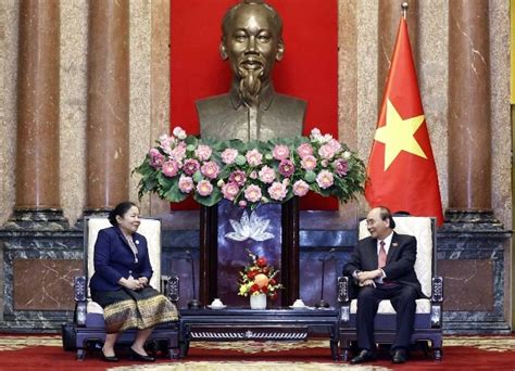 President Nguyen Xuan Phuc Hosts Lao Party Official In Party Building