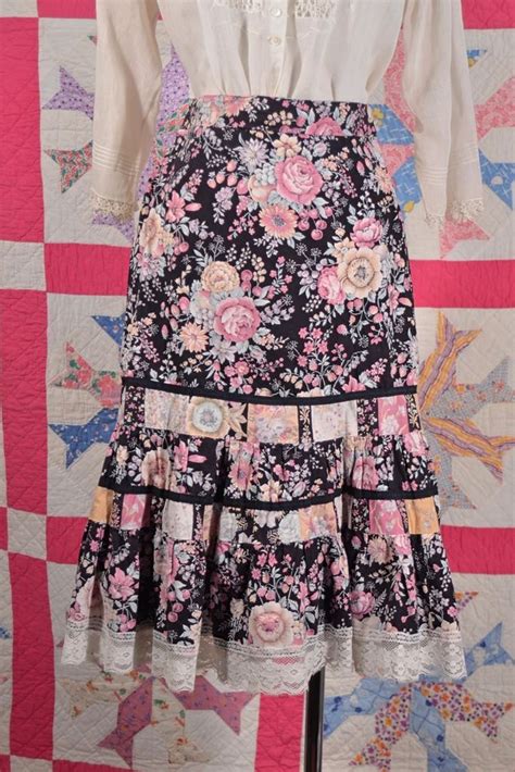 Vintage Black Rose Print Prairie Skirt Cottagecore Ruffles Xss