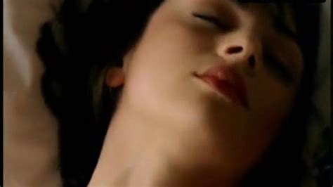 Amanda Ryan Breasts Scene In The Hunger Porn Videos