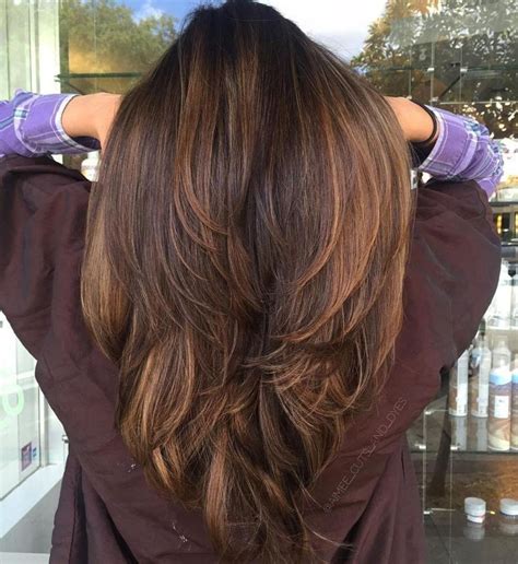 Long Layered Hairstyle With Caramel Highlights Thick Hair Styles Long Layered Haircuts