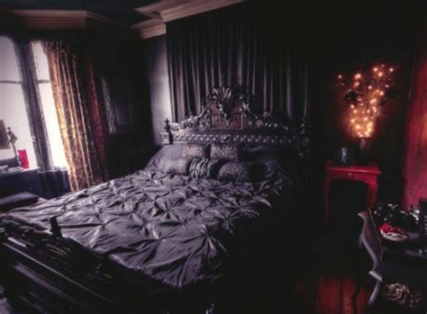 26 Impressive Gothic Bedroom Design Ideas - DigsDigs