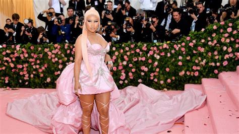 Nicki Minaj Pushes Back Album Date And Names It Pink Friday